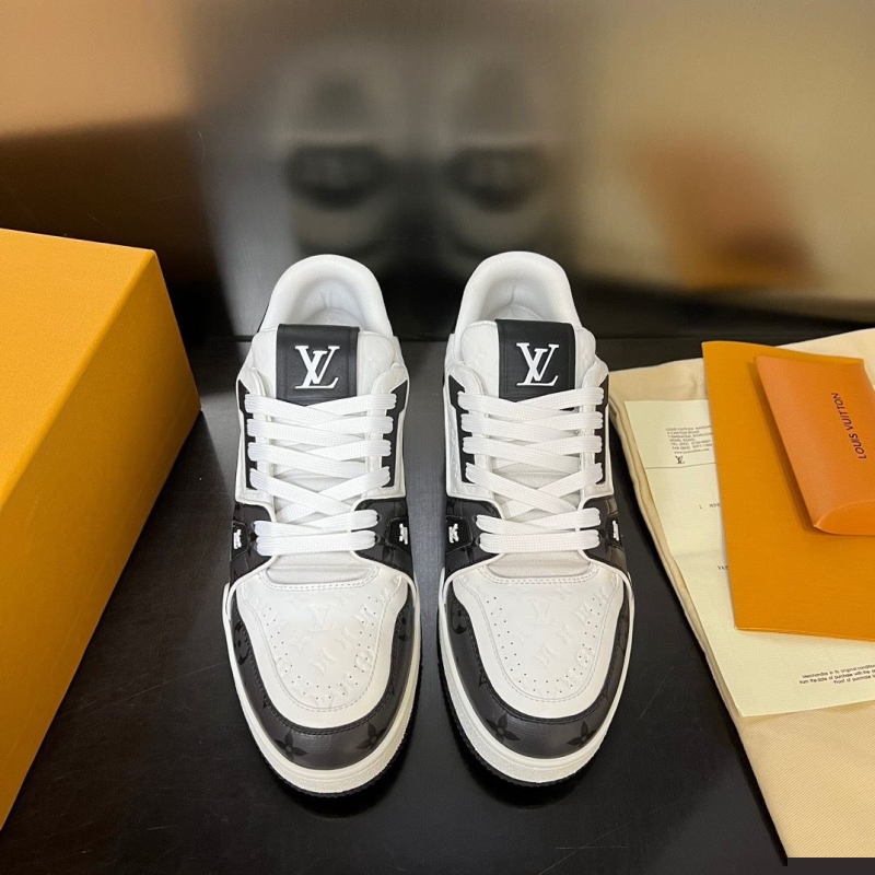 l**is V*t*n sneakers
